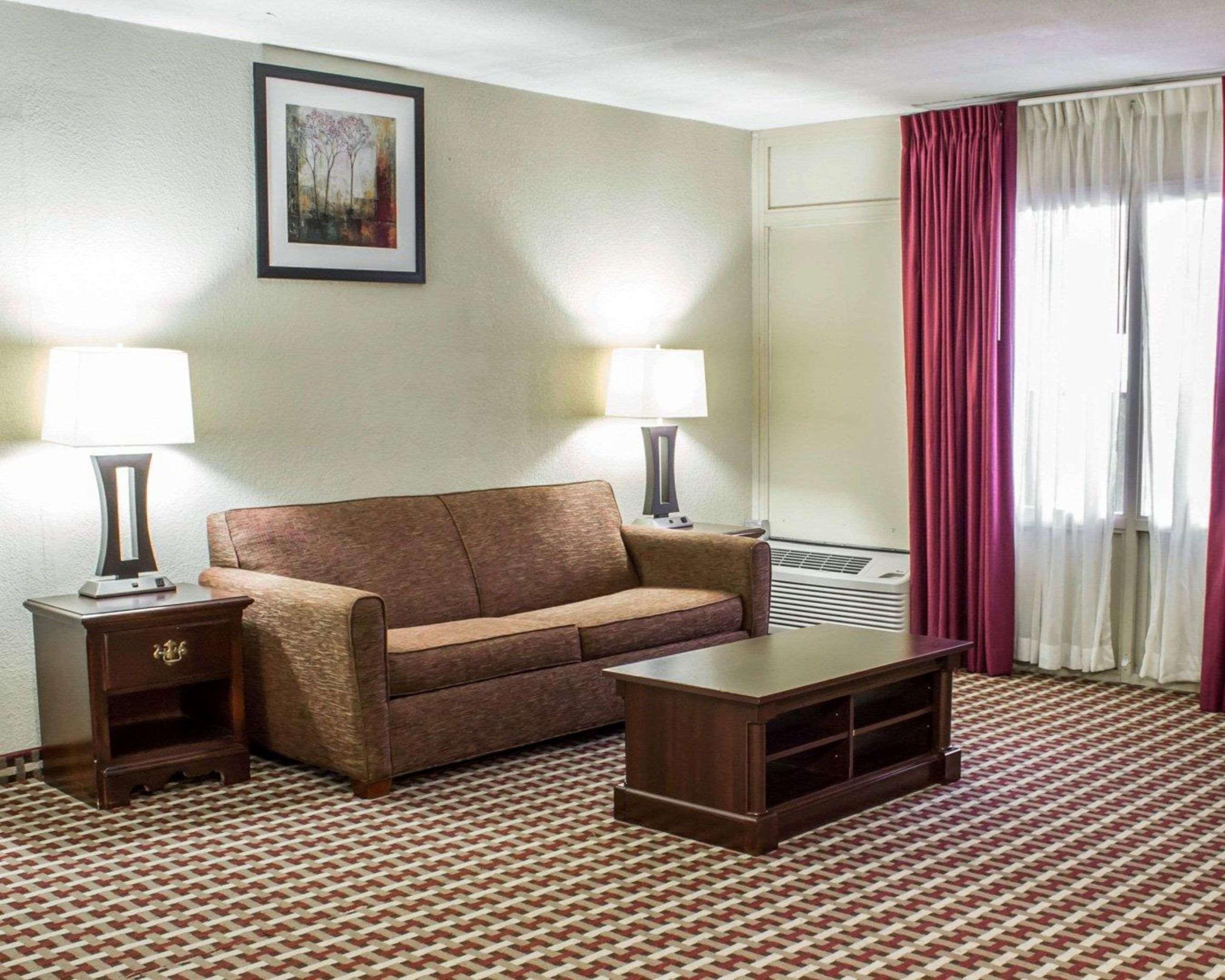 Quality Inn & Suites Fayetteville Exterior foto