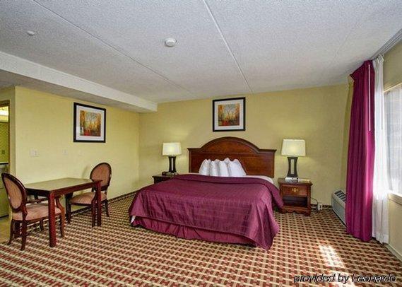 Quality Inn & Suites Fayetteville Exterior foto