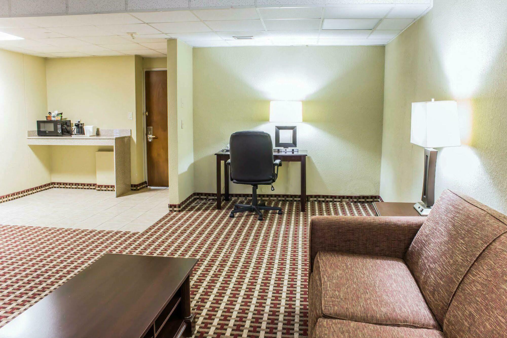 Quality Inn & Suites Fayetteville Exterior foto